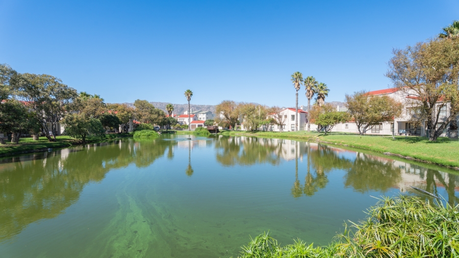 To Let 2 Bedroom Property for Rent in Greenways Golf Estate Western Cape